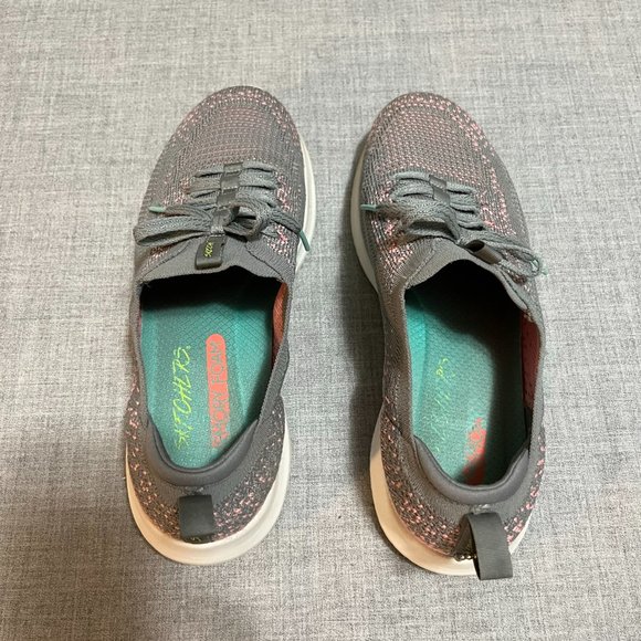 Women's size 8 Sketchers - Picture 5 of 17